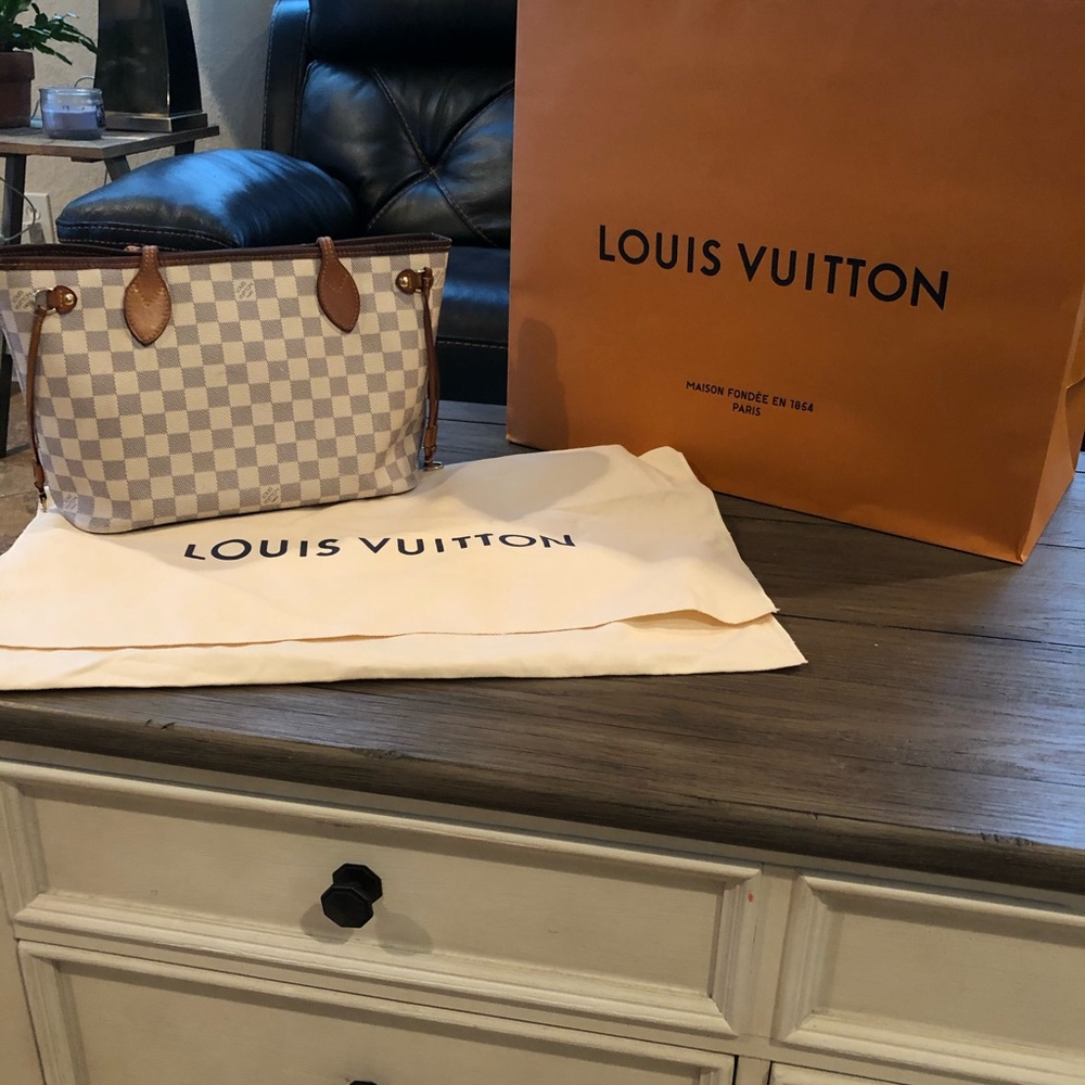 Louis Vuitton neverfull PM